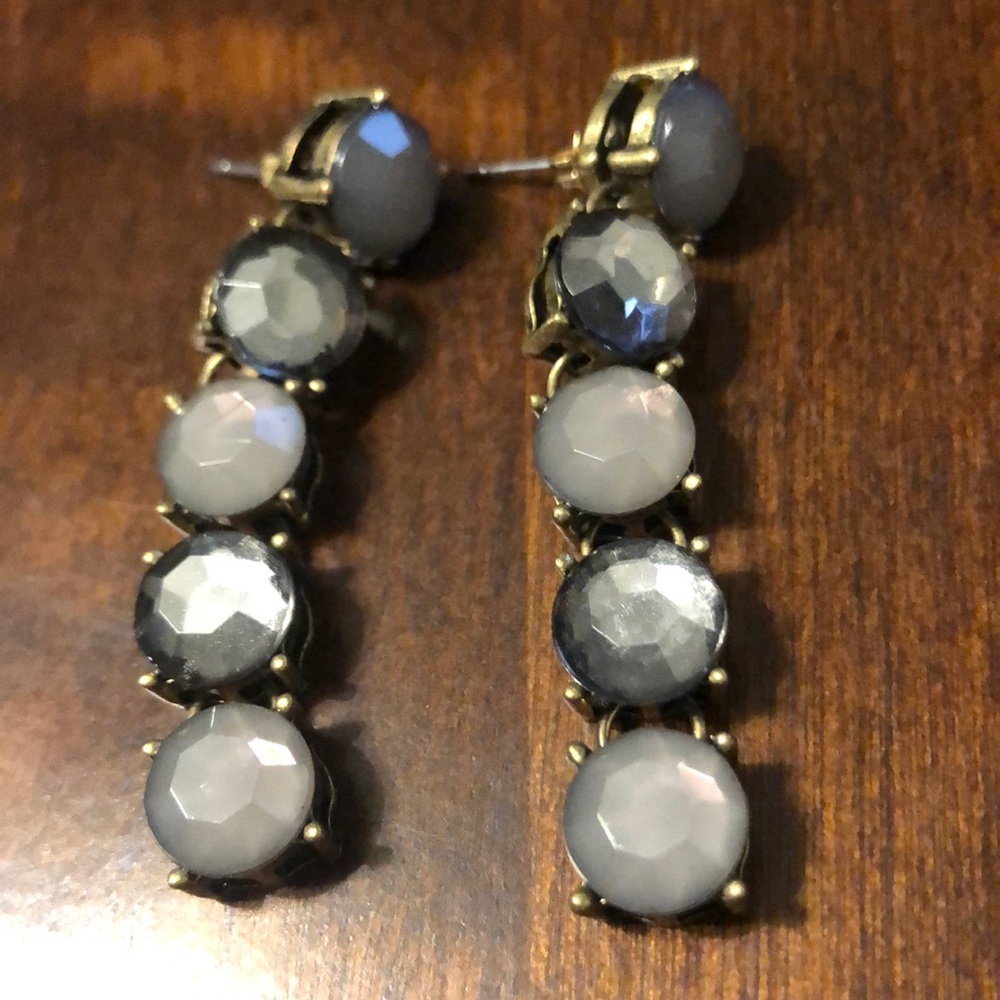 Grey dot dangle earrings.